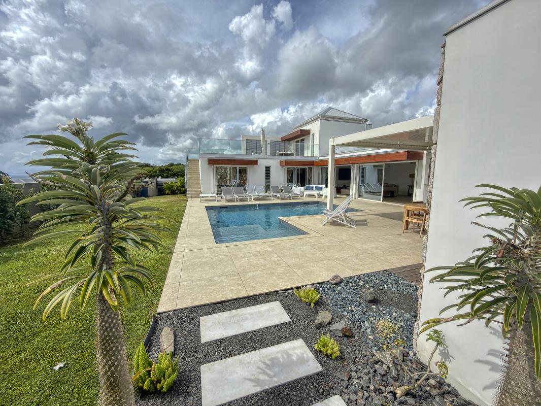 2.Location Villa piscine vue mer St François Guadeloupe_Piscine